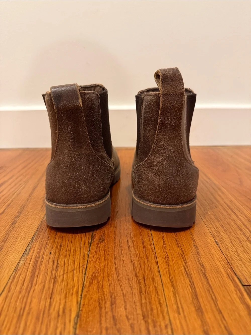 UGG Callum Kids Chelsea Boots Brown Suede Sheepskin Size 1 Youth